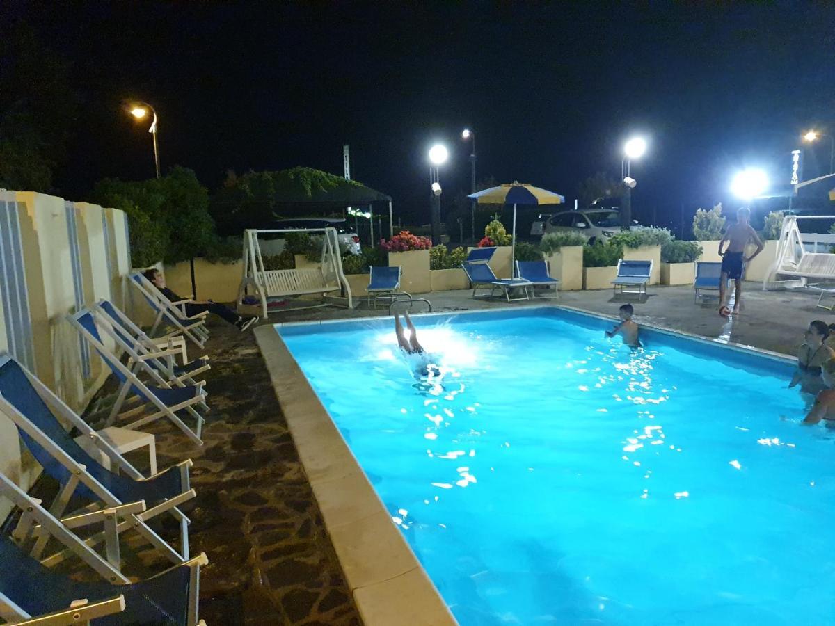 Hotel Tilmar Ріміні Екстер'єр фото