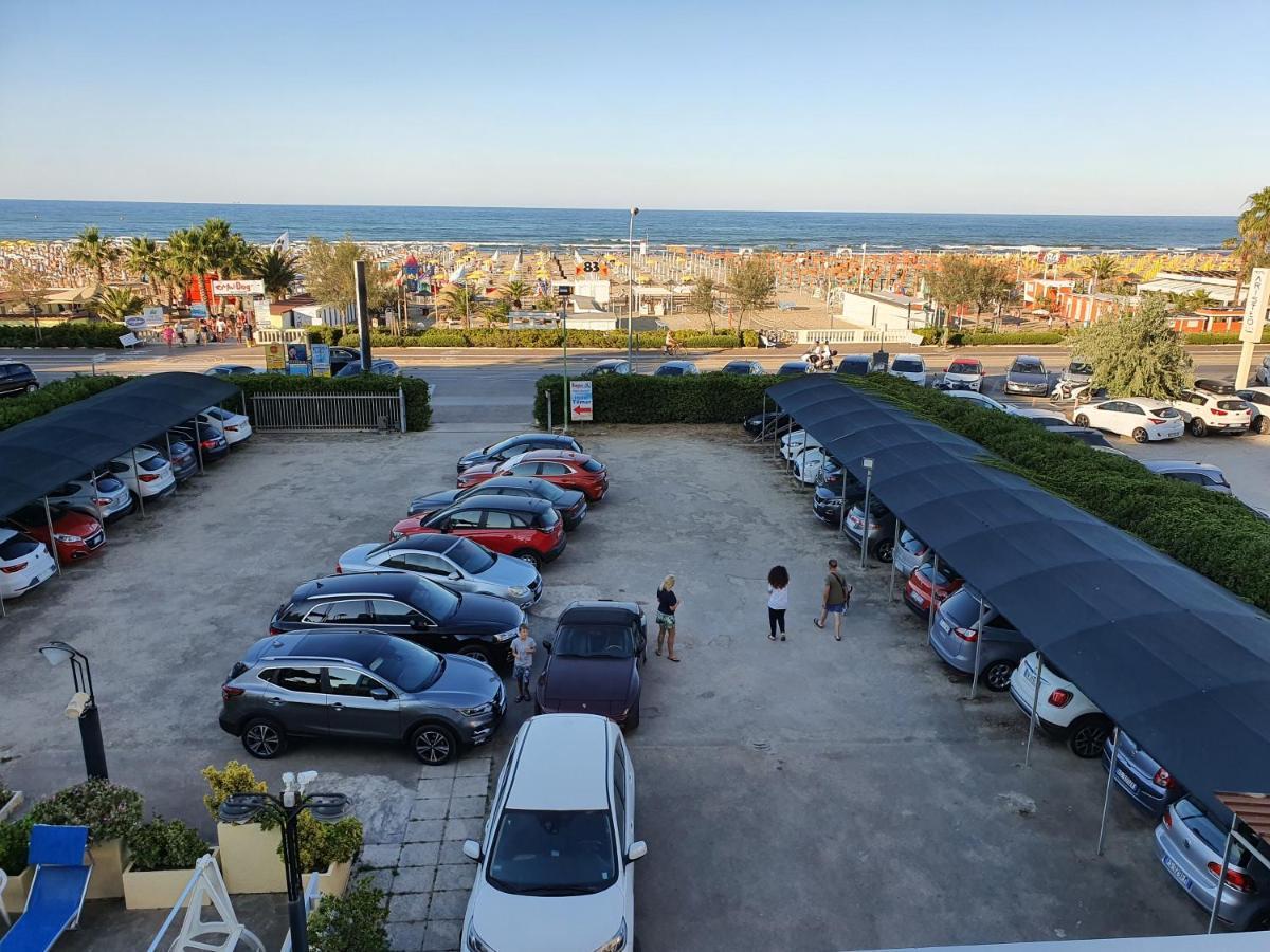 Hotel Tilmar Ріміні Екстер'єр фото