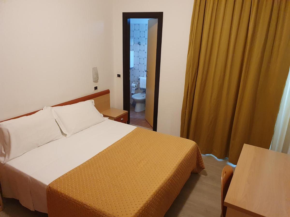 Hotel Tilmar Ріміні Екстер'єр фото
