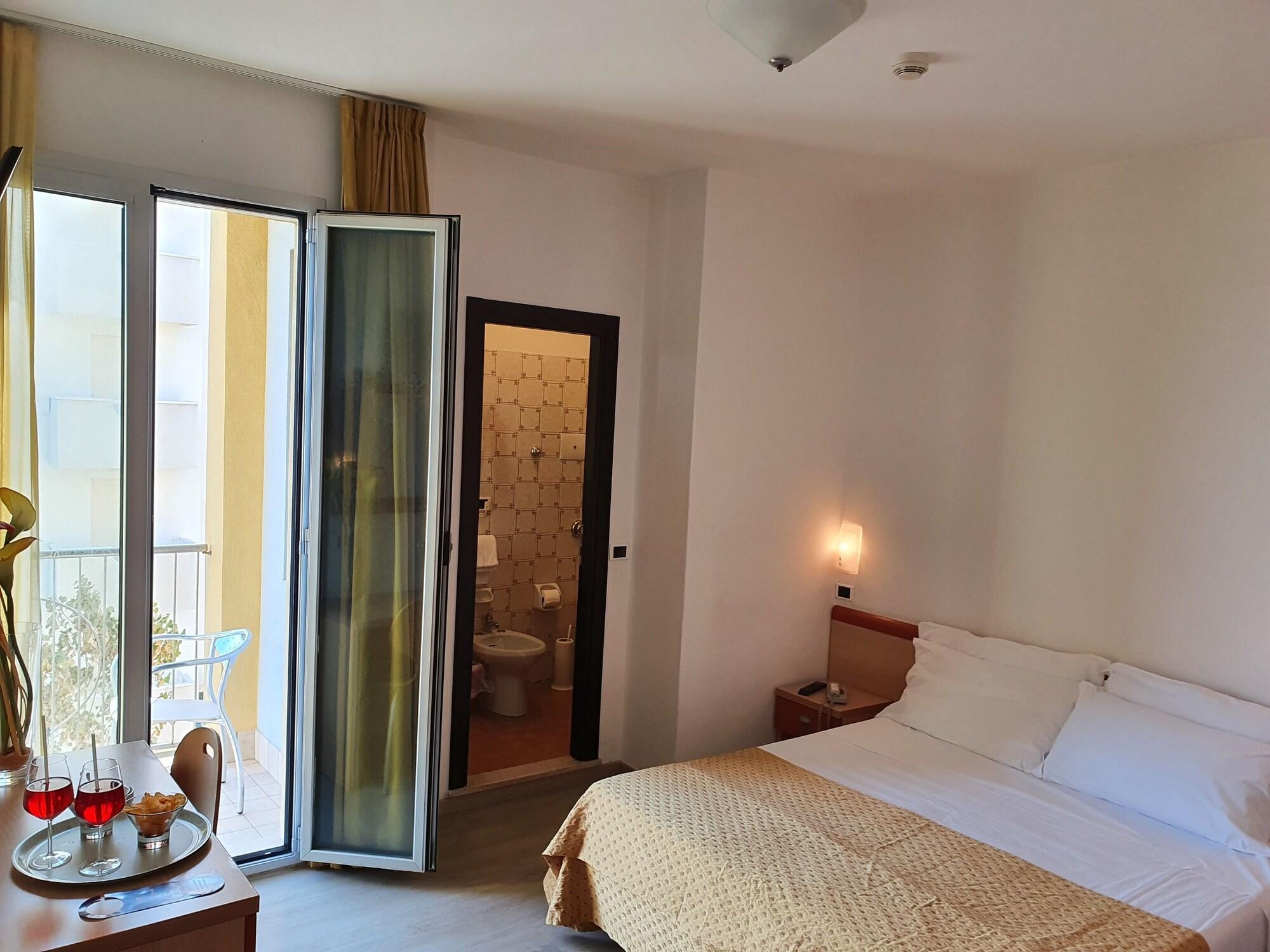 Hotel Tilmar Ріміні Екстер'єр фото