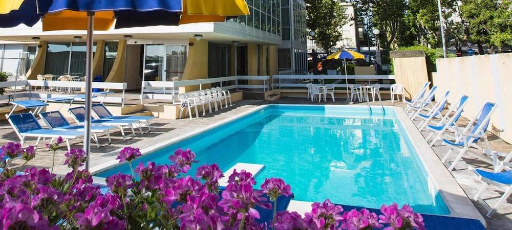 Hotel Tilmar Ріміні Екстер'єр фото