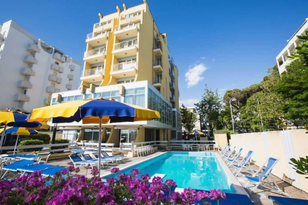 Hotel Tilmar Ріміні Екстер'єр фото