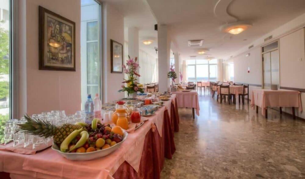 Hotel Tilmar Ріміні Екстер'єр фото