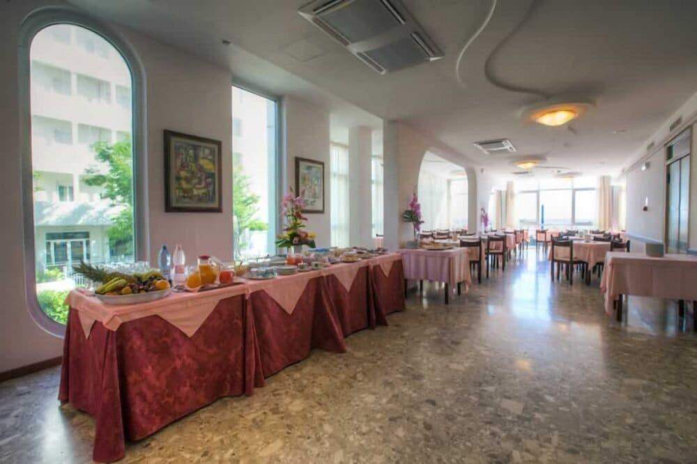 Hotel Tilmar Ріміні Екстер'єр фото