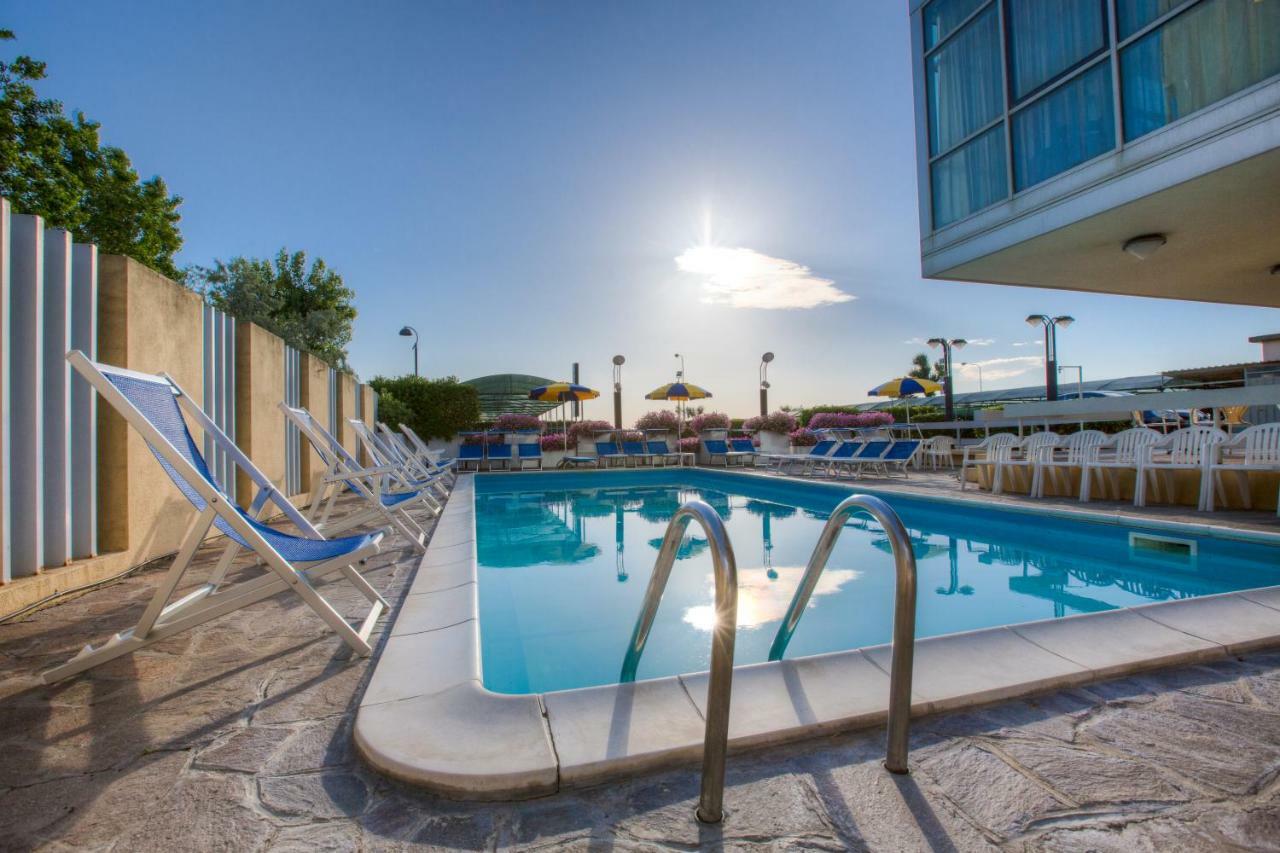 Hotel Tilmar Ріміні Екстер'єр фото