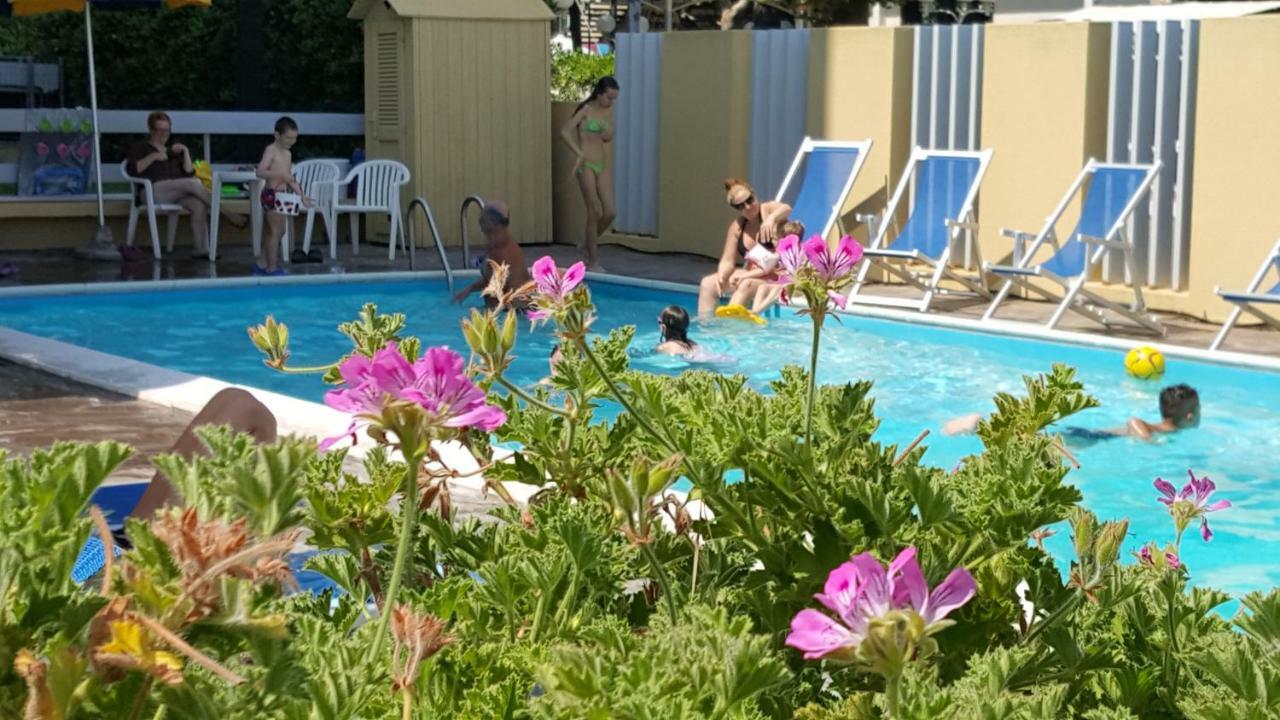Hotel Tilmar Ріміні Екстер'єр фото