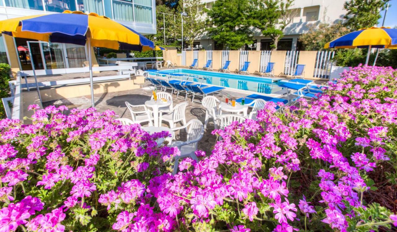 Hotel Tilmar Ріміні Екстер'єр фото