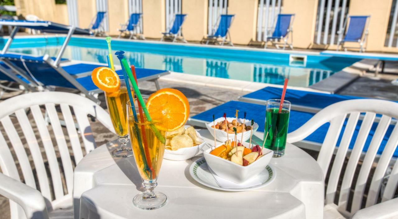 Hotel Tilmar Ріміні Екстер'єр фото