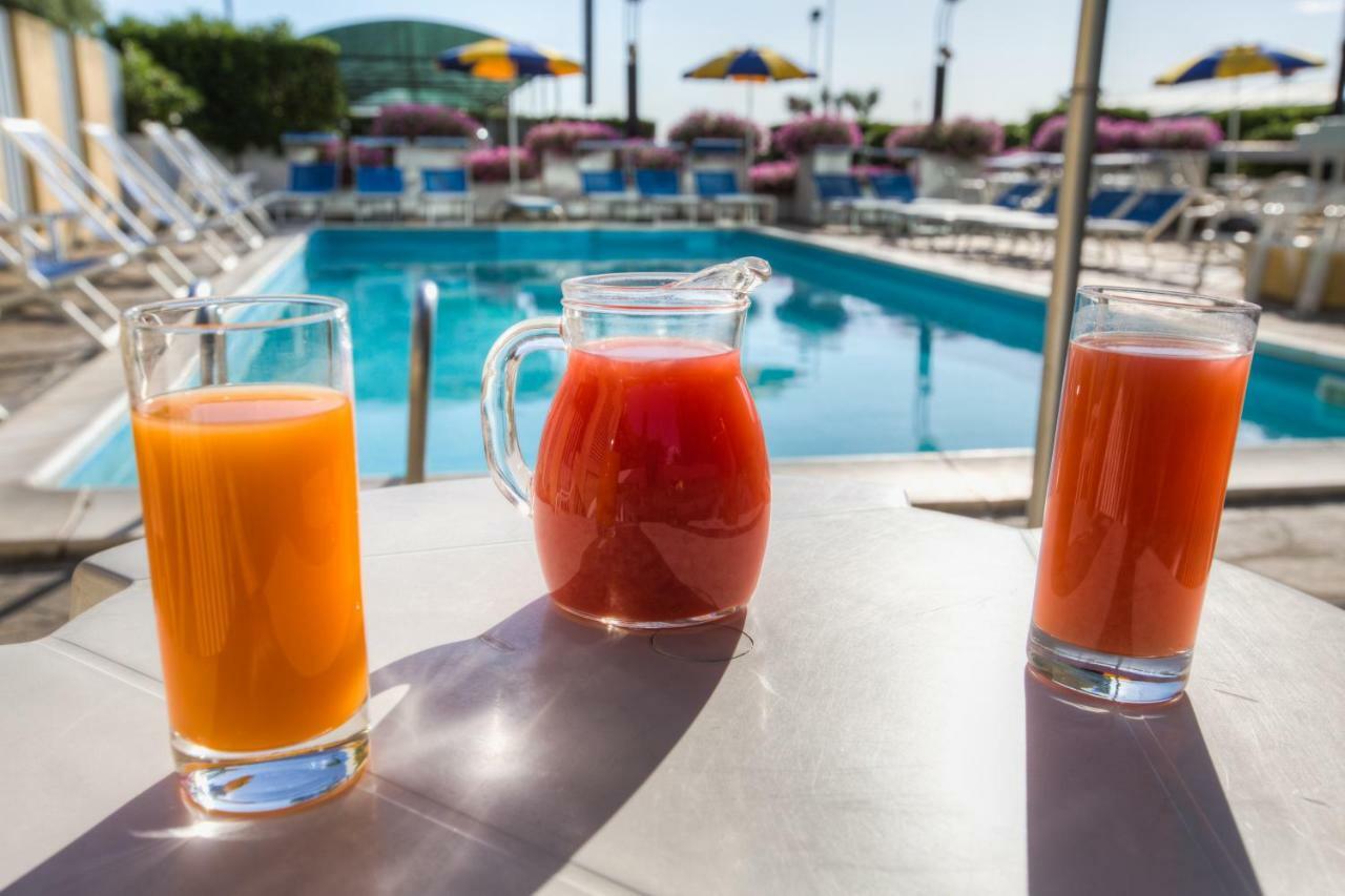 Hotel Tilmar Ріміні Екстер'єр фото