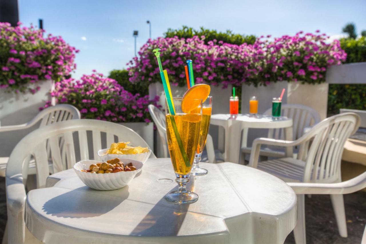Hotel Tilmar Ріміні Екстер'єр фото