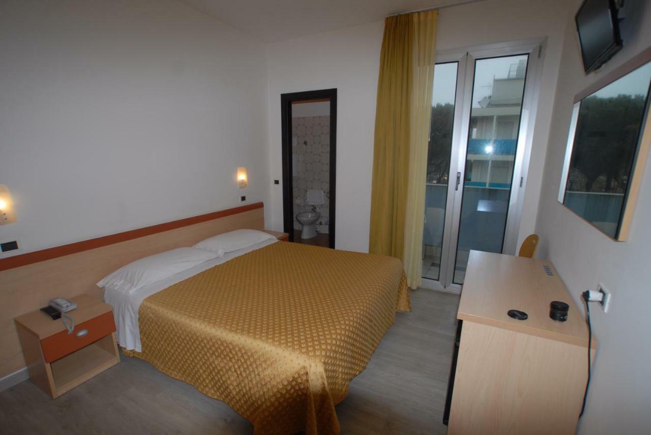 Hotel Tilmar Ріміні Екстер'єр фото