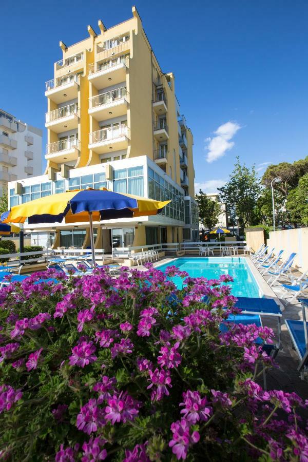 Hotel Tilmar Ріміні Екстер'єр фото