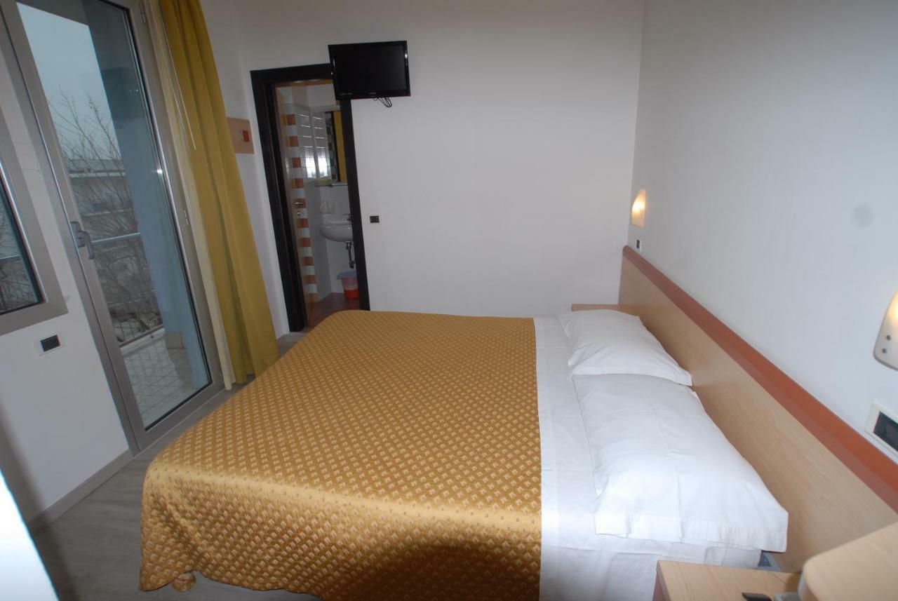 Hotel Tilmar Ріміні Екстер'єр фото