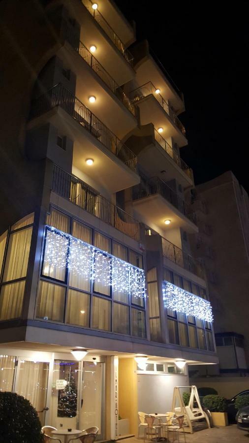 Hotel Tilmar Ріміні Екстер'єр фото