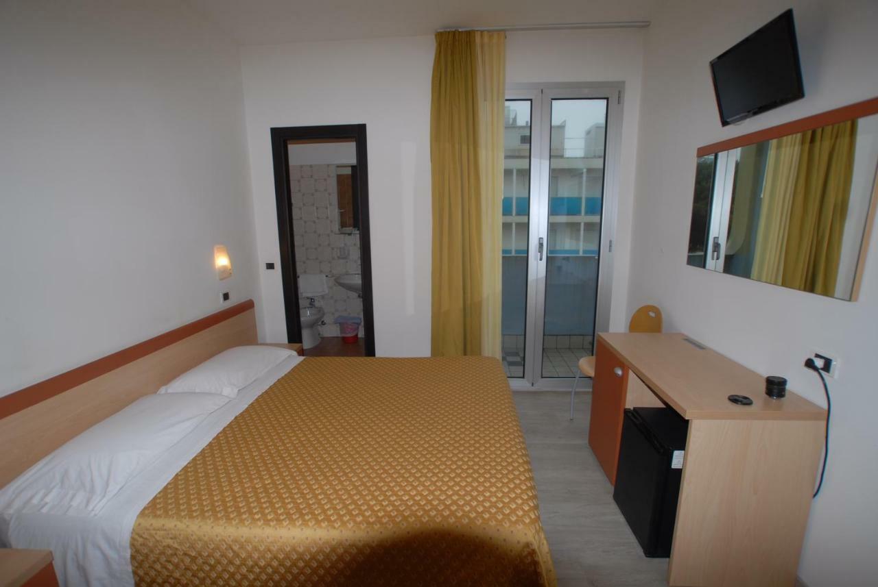 Hotel Tilmar Ріміні Екстер'єр фото