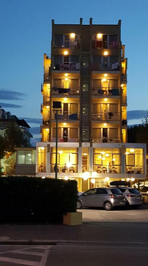 Hotel Tilmar Ріміні Екстер'єр фото
