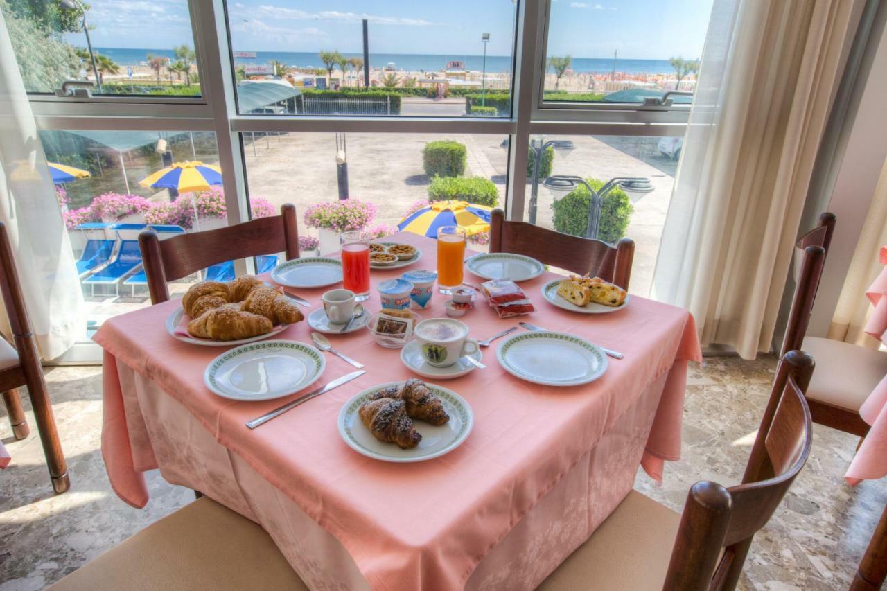 Hotel Tilmar Ріміні Екстер'єр фото